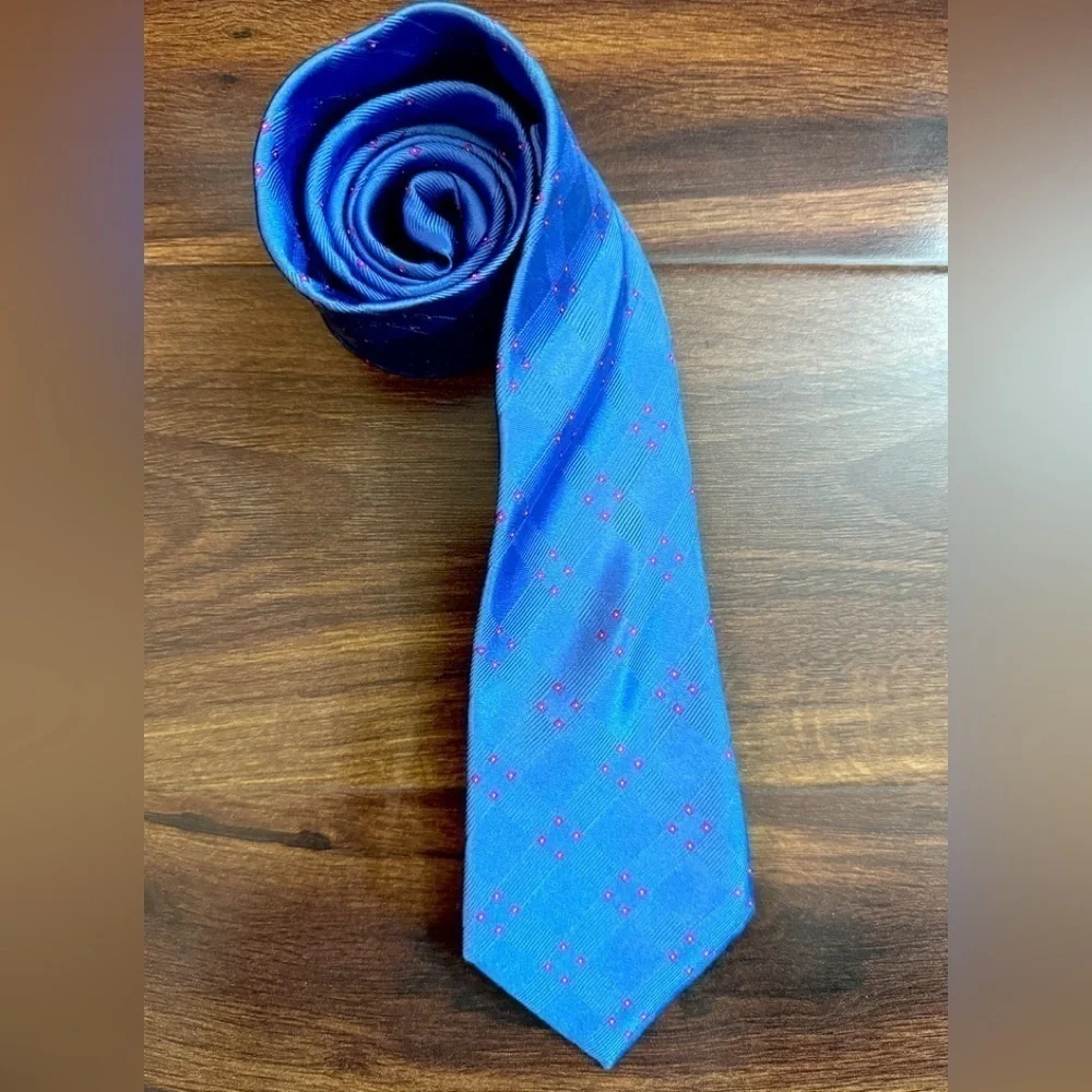 Elegant MICHAEL KORS 100% Silk Blue Jacquard Necktie Like New